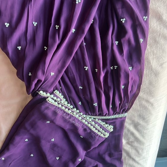 Indian high and low dress filled with heavy embroidery - Picture 10 of 12